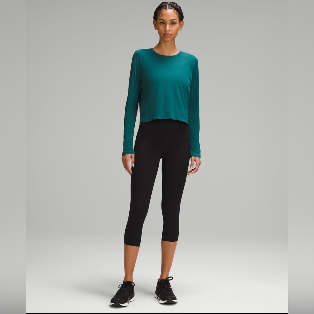 Black Lululemon cropped leggings